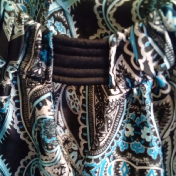 Womans 14 Ellen Tracy Blue Paisley Tank Top with Ruffled Neckline Lightweight - Picture 3 of 4